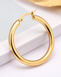 Close-up of the smooth, glossy hoop tube and its hinged click post